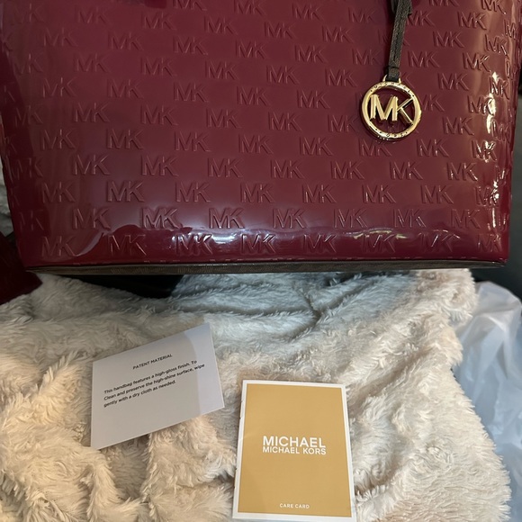 Michael Kors Jet Set Medium Mulberry Patent Leather Front Zip Chain Tote Bag Ha… - Picture 4 of 5
